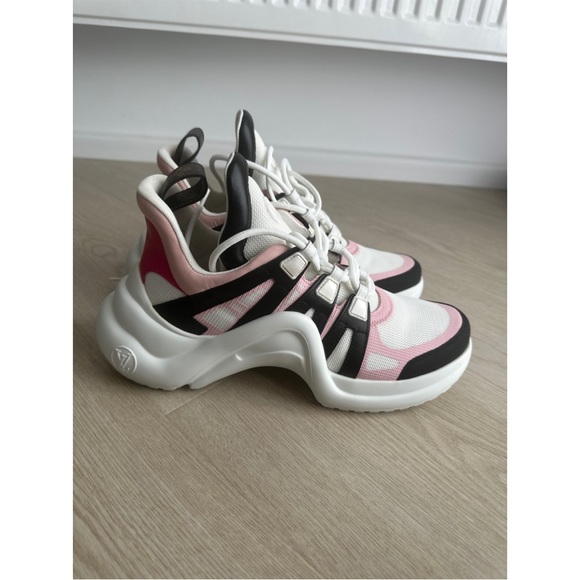 💯NWOT LV Archlight sneakers popular color-way! Perfect for Spring/Summer 🌷😎 - Picture 2 of 5